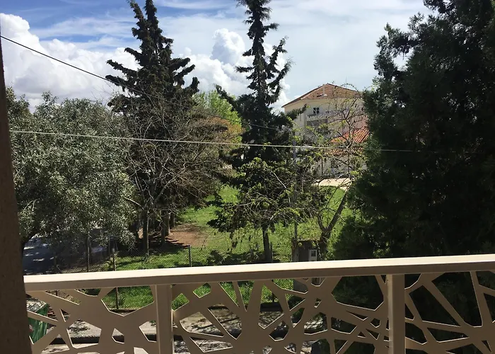 Lazy Lizard Nea Karvali