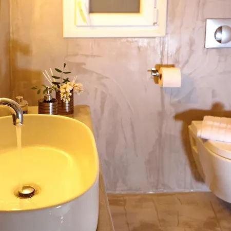 Lazy Lizard Bed & Breakfast 4*