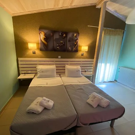 Lazy Lizard Нощувка със закуска (B & B) 4*