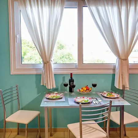 Lazy Lizard Bed & Breakfast Nea Karvali