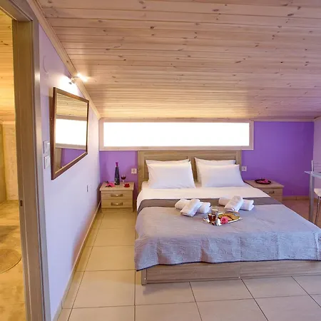 Нощувка със закуска (B & B) Lazy Lizard 4*