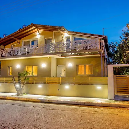 Lazy Lizard Bed & Breakfast 4*