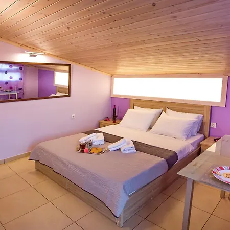 Lazy Lizard 4* Nea Karvali