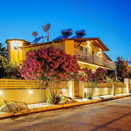 Lazy Lizard Bed & Breakfast 4*